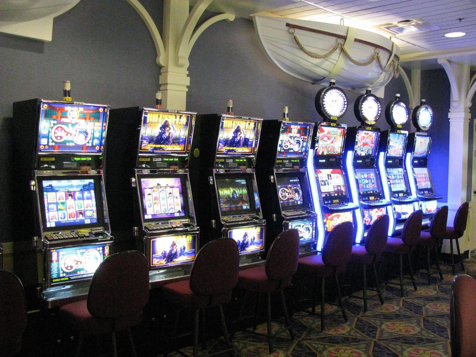 Billy Barker Casino Hotel Quesnel Exterior photo